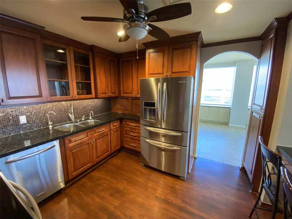 14 Greenway Plaza - Photo 1