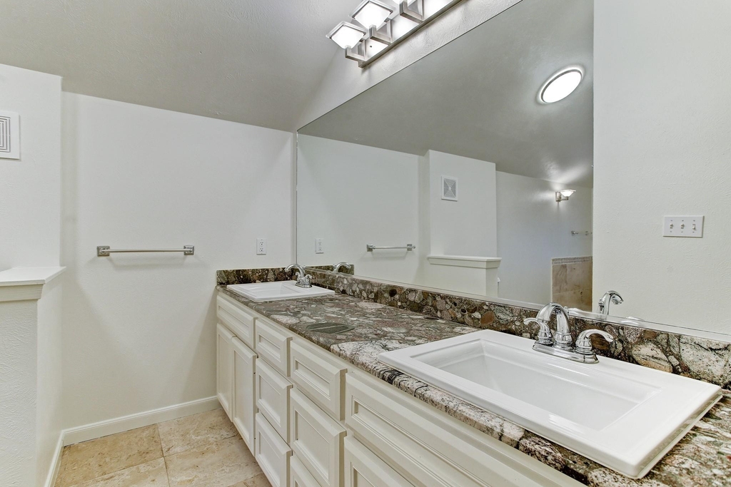 613 E 21st Street - Photo 16