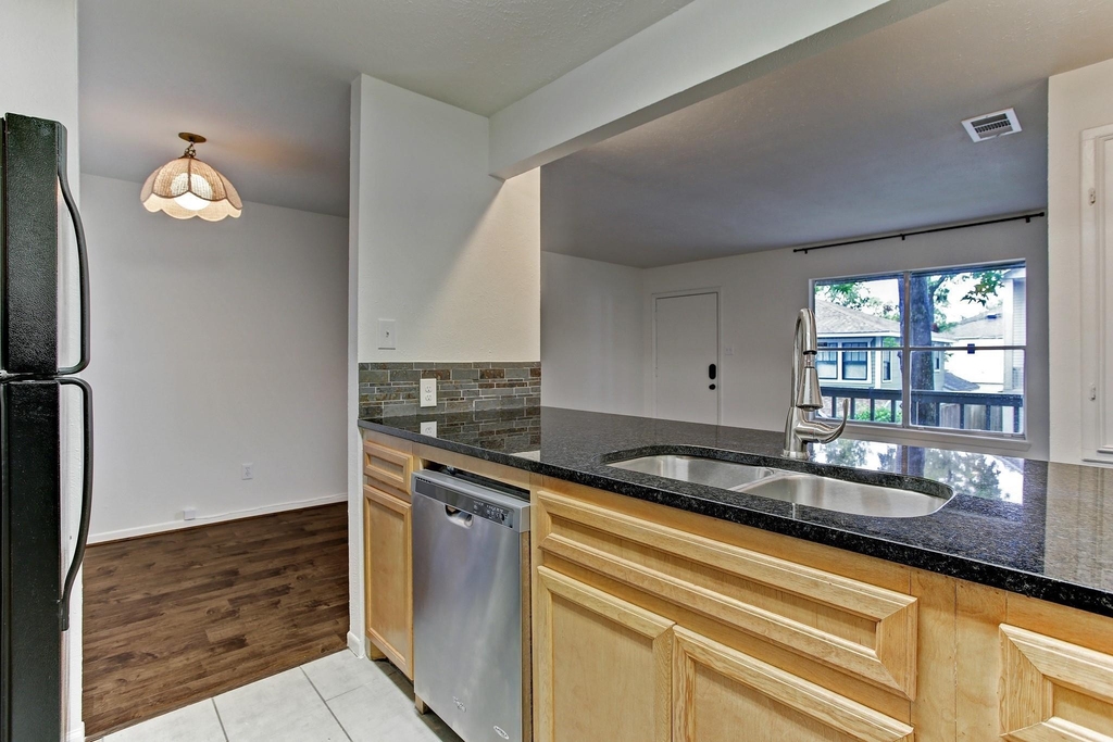 613 E 21st Street - Photo 22