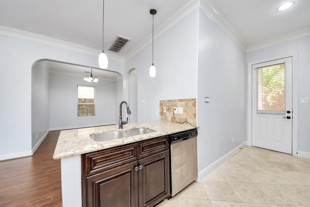 11045 Upland Forest Drive - Photo 7