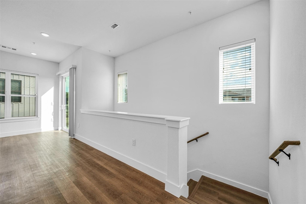 1601-426 Mustang Drive - Photo 4