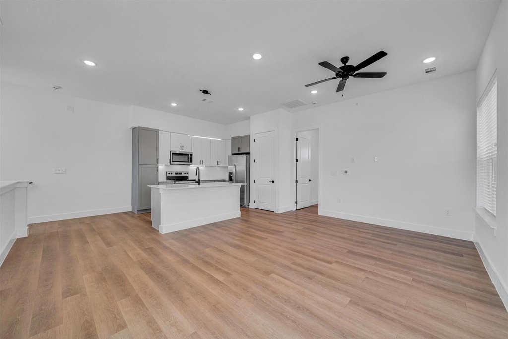 1601-426 Mustang Drive - Photo 6