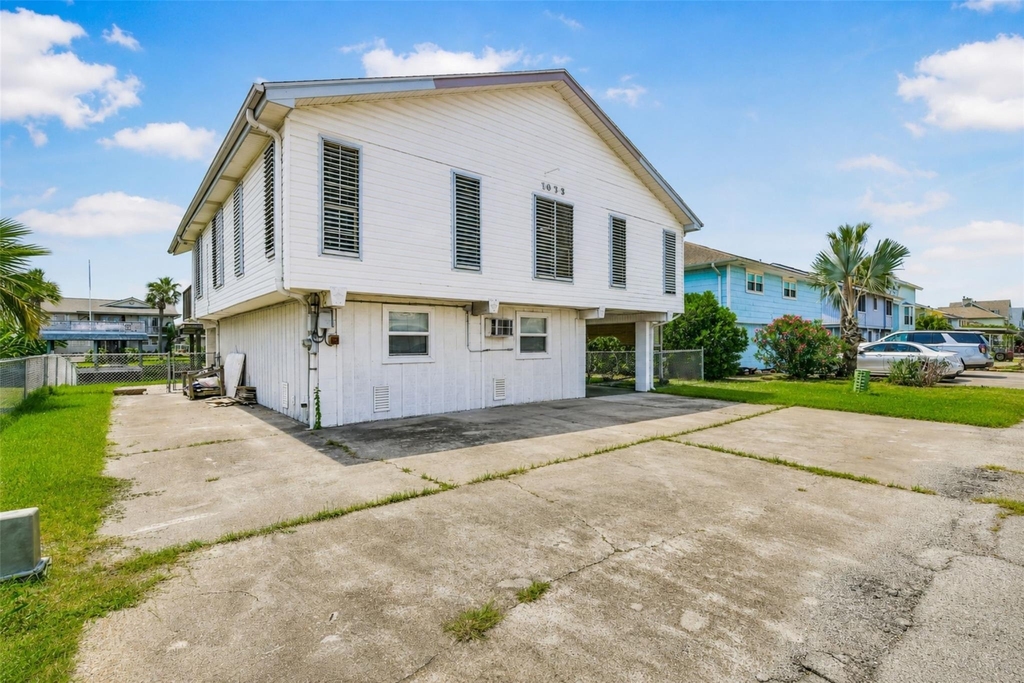 1073 Redfish Street - Photo 2