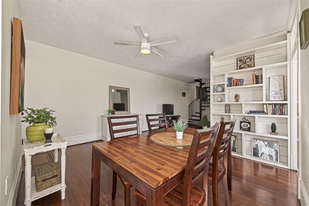 324 W Alabama Street - Photo 1