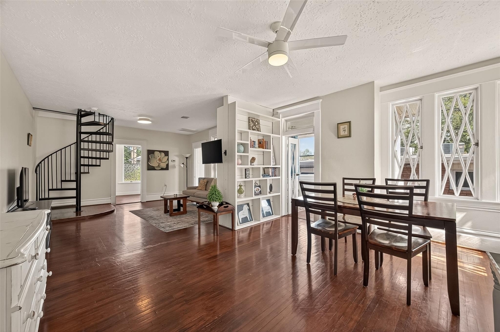 324 W Alabama Street - Photo 0
