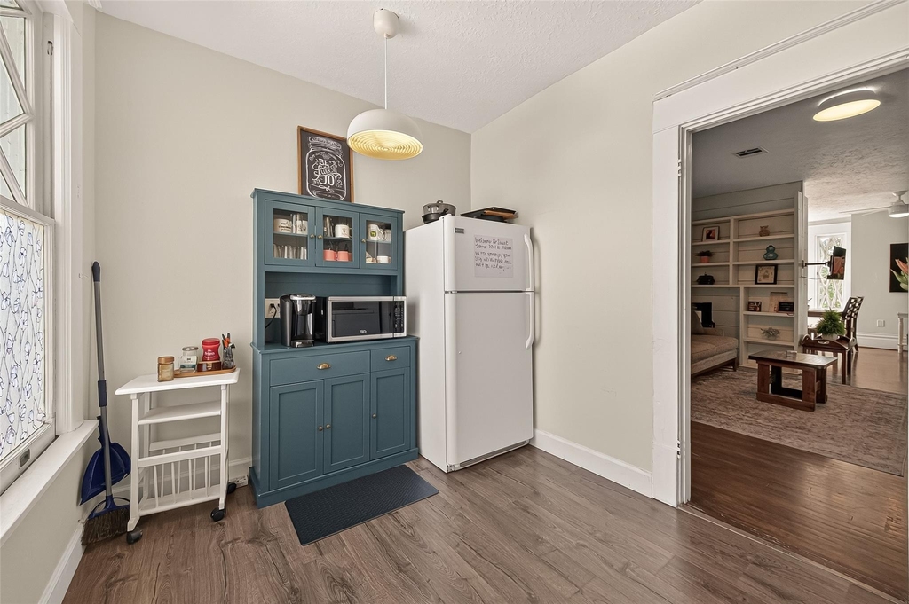 324 W Alabama Street - Photo 8