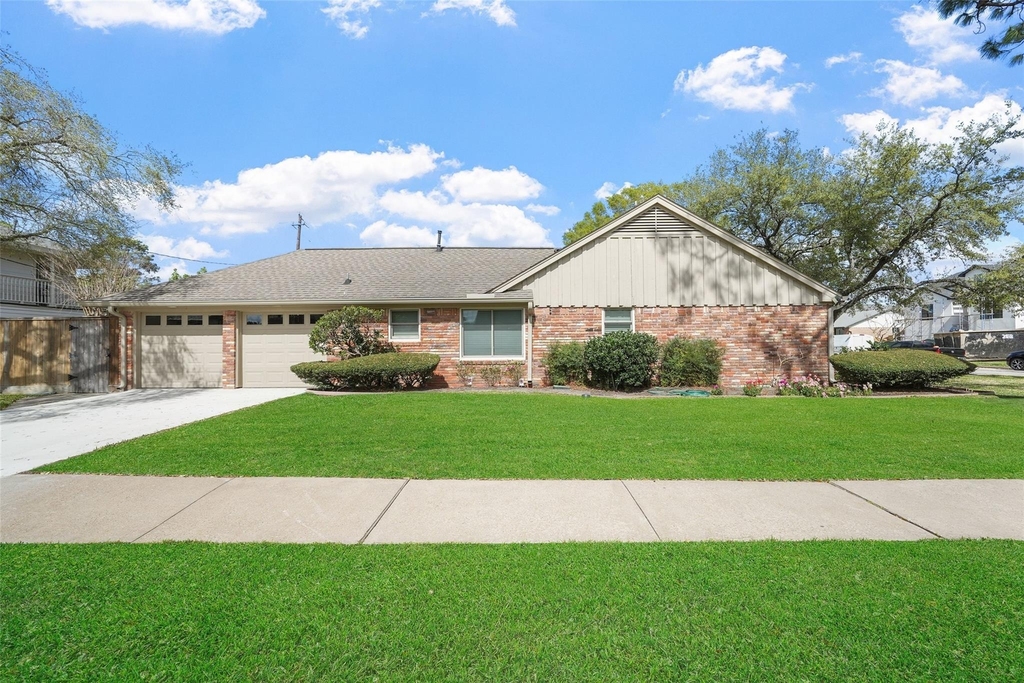 5058 Yarwell Drive - Photo 2