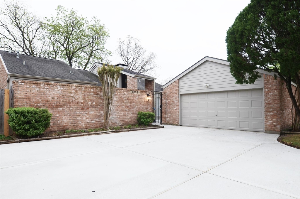 2023 Woodland Springs Street - Photo 2