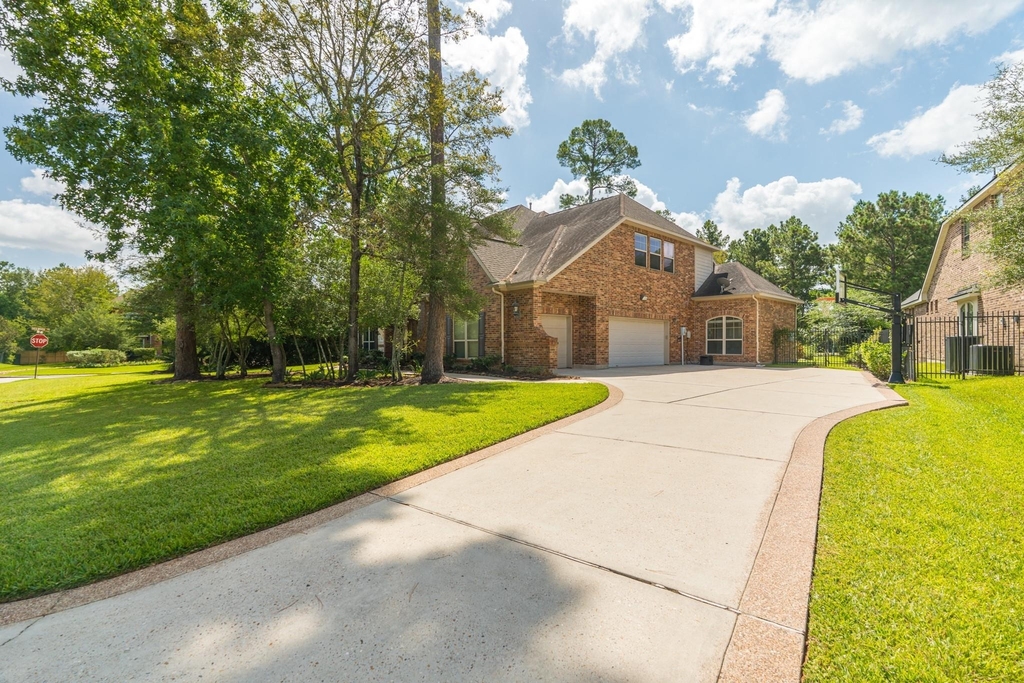110 S Veilwood Circle - Photo 2