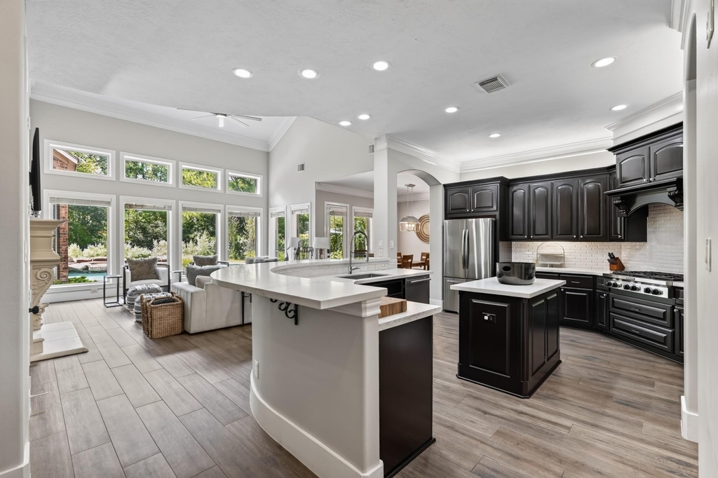 110 S Veilwood Circle - Photo 9