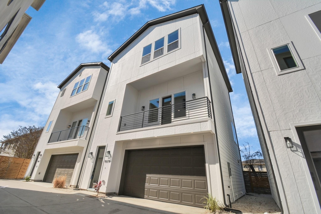 1507 Robin Street - Photo 2