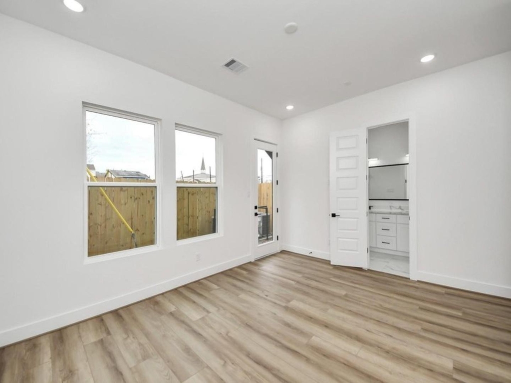 3915 Tuam Street - Photo 5