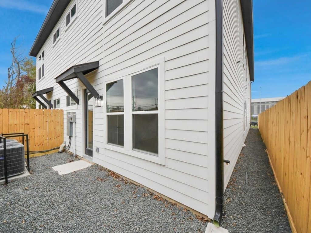3915 Tuam Street - Photo 7