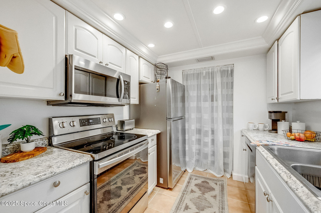200 International Drive - Photo 11