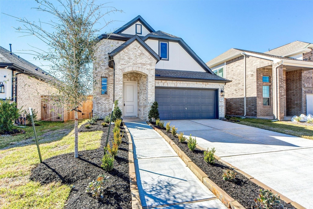 1915 Meadow Trail Drive - Photo 2