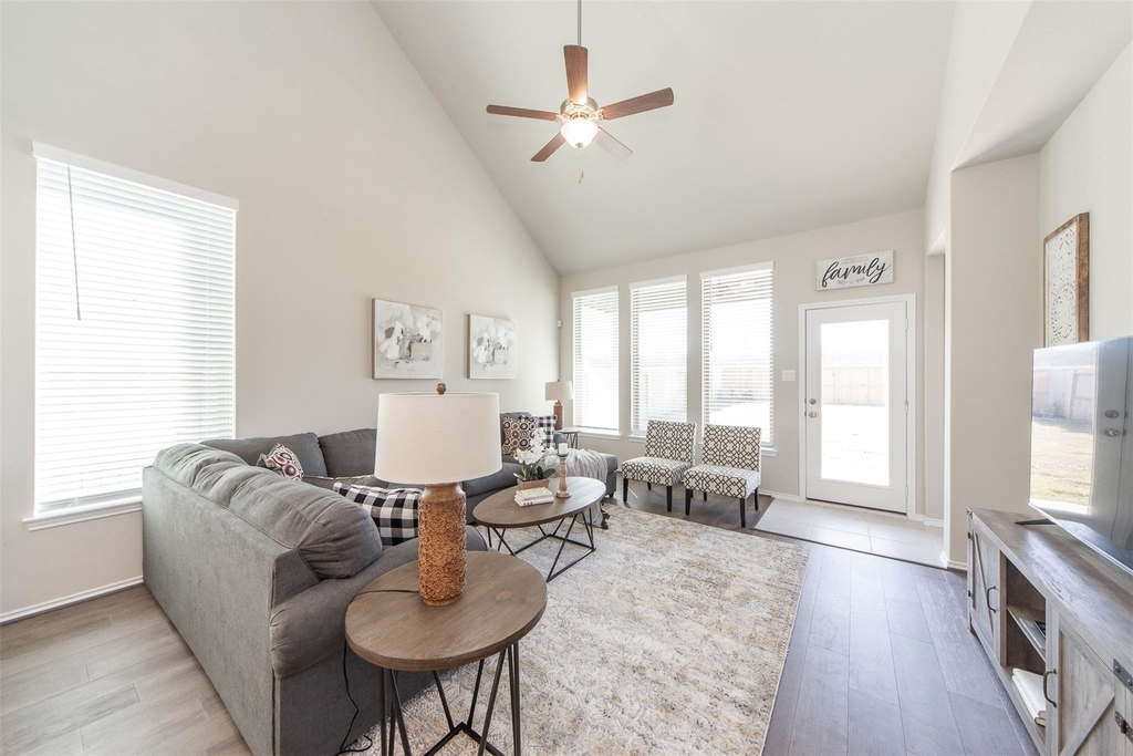 1915 Meadow Trail Drive - Photo 6