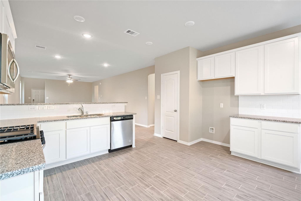 10714 Catclaw Court - Photo 8