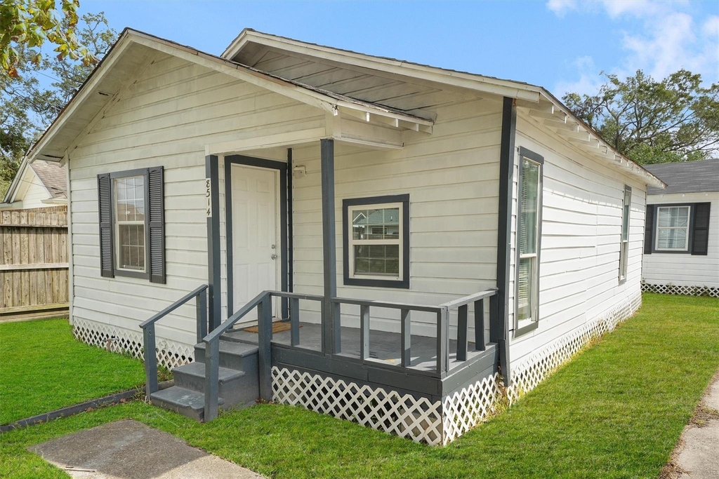 8514 Spaulding Street - Photo 0