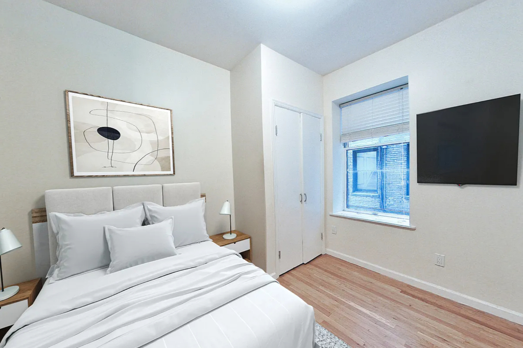 West 11th Street - Photo 4