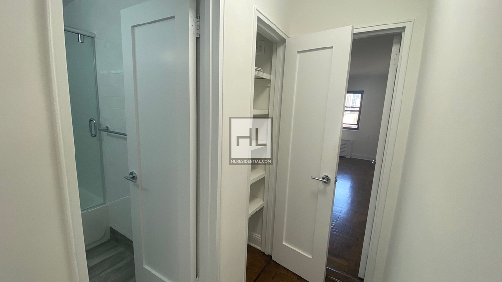 East 35 Street - Photo 4