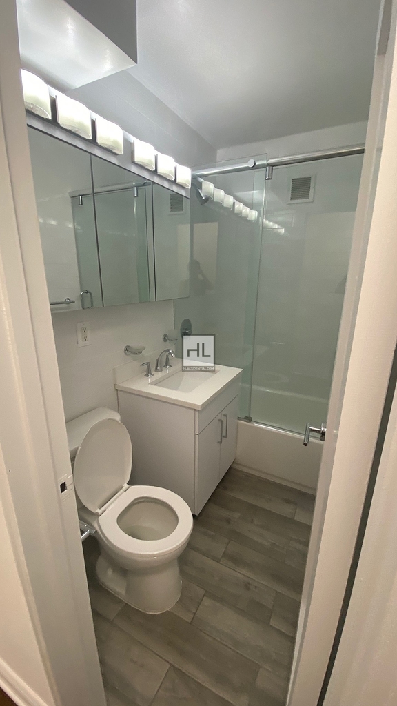 East 35 Street - Photo 5