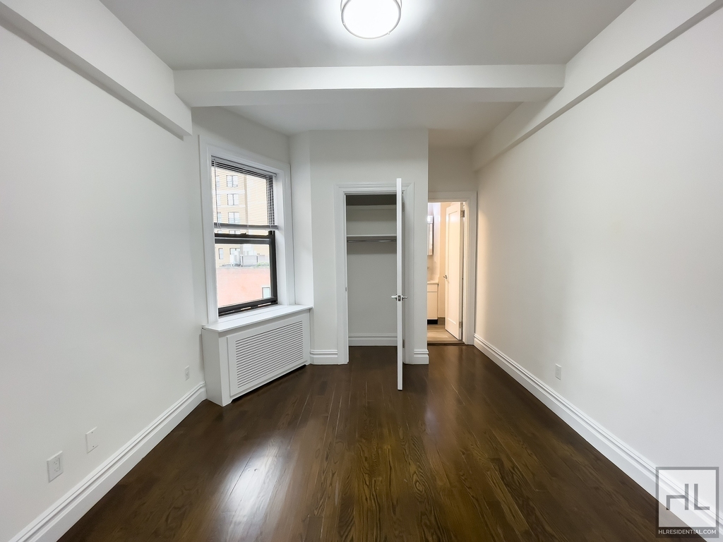 West 68 Street - Photo 3