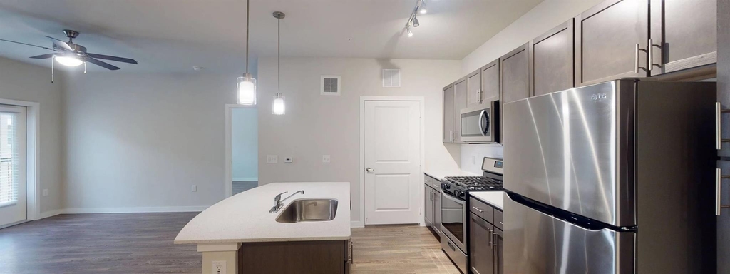 3530 West 12th Street - Photo 5