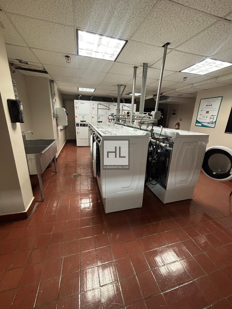 East 49 Street - Photo 14