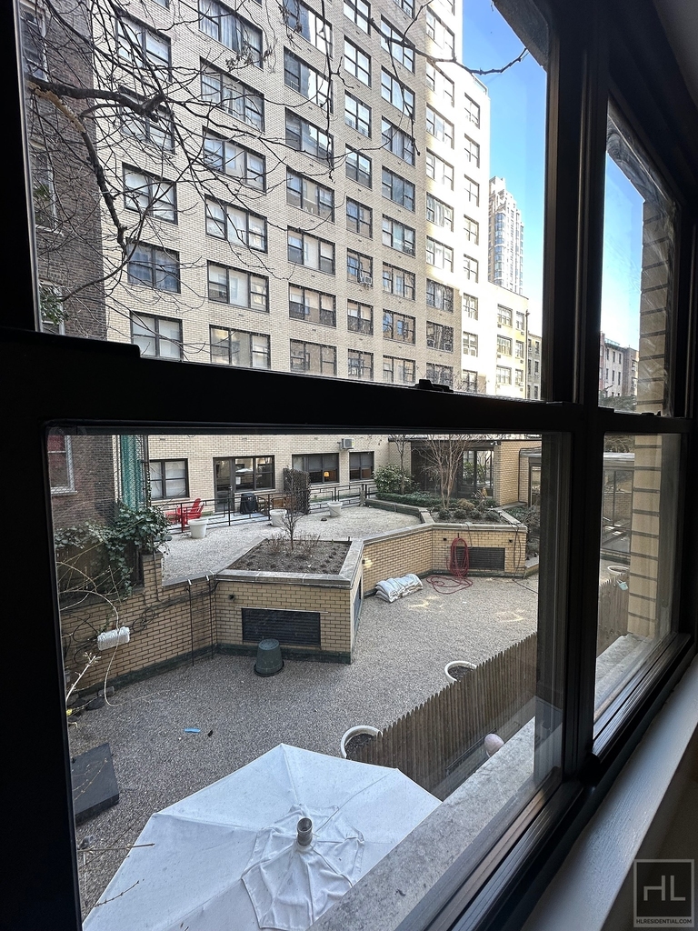 East 49 Street - Photo 12