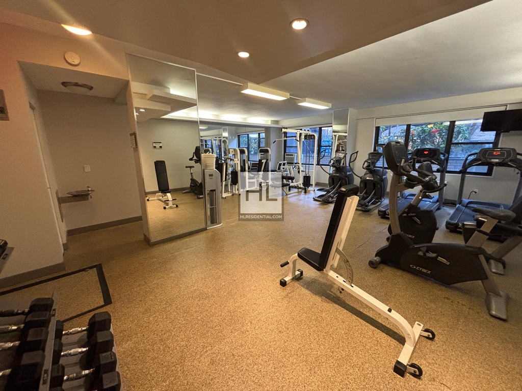 East 49 Street - Photo 15