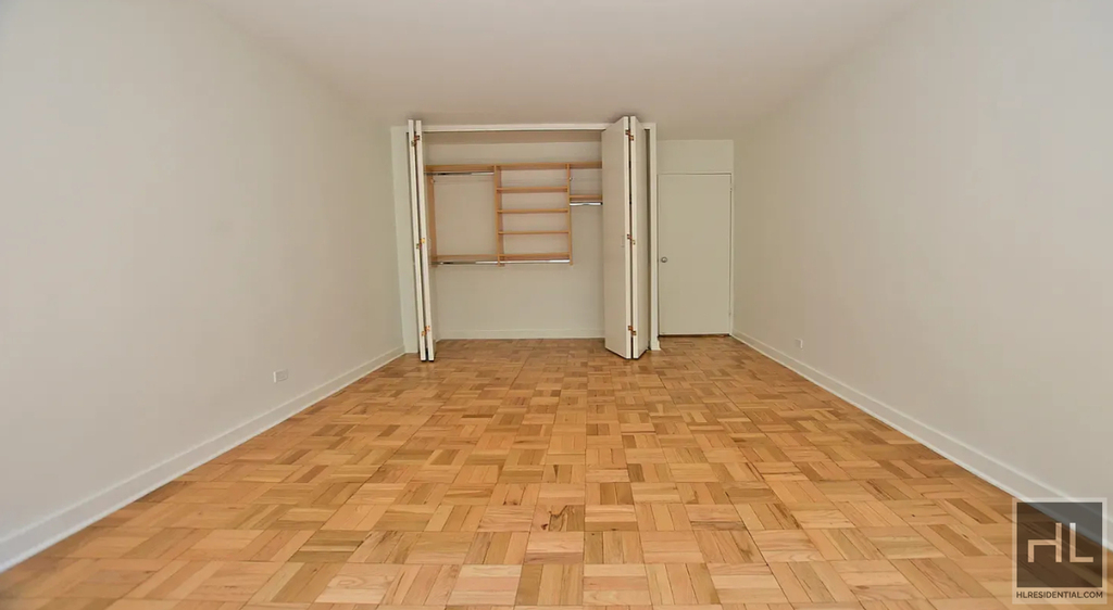 East 49 Street - Photo 2