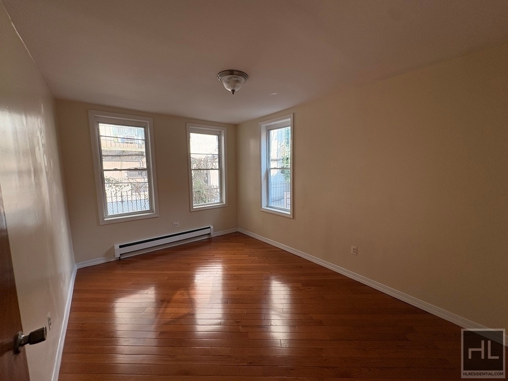 Montgomery Avenue - Photo 1