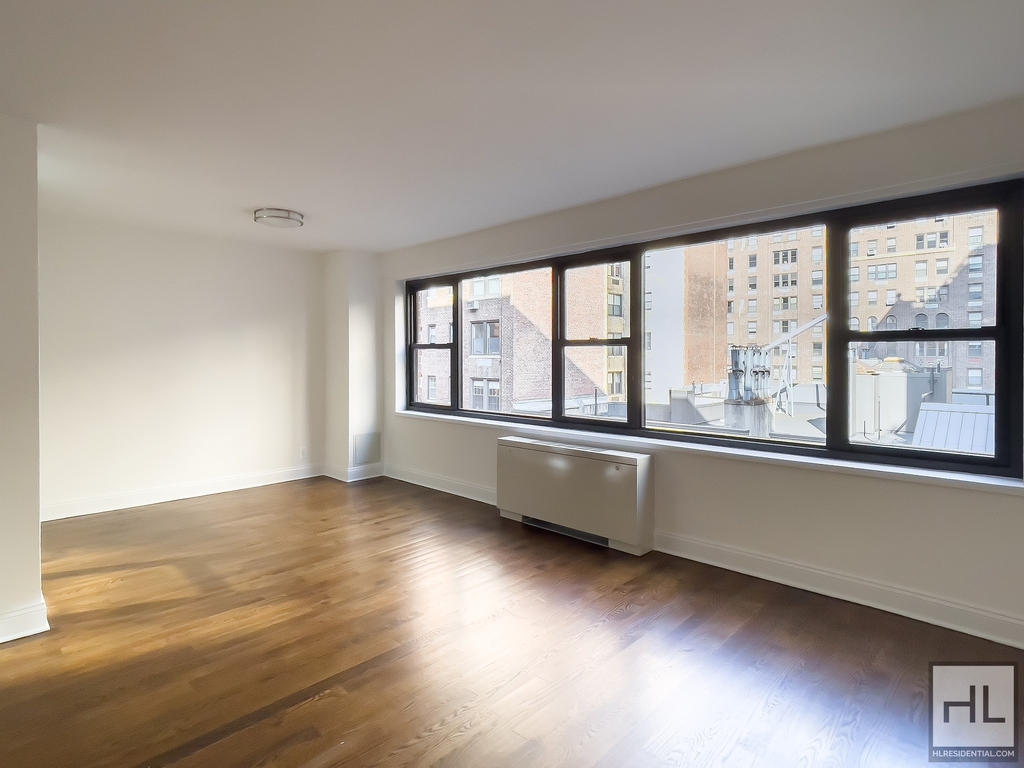 East 56 Street - Photo 4