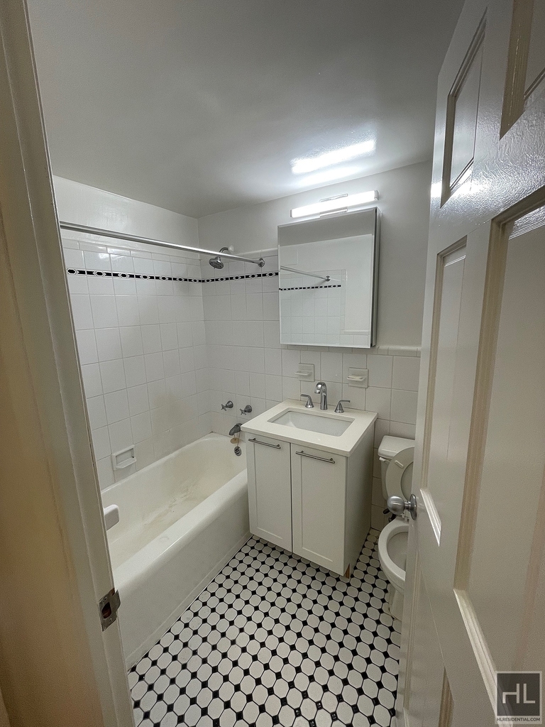 East 55 Street - Photo 11
