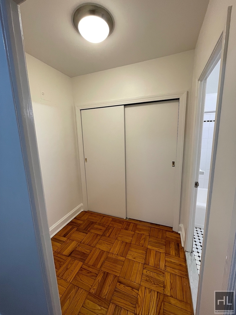 East 55 Street - Photo 7