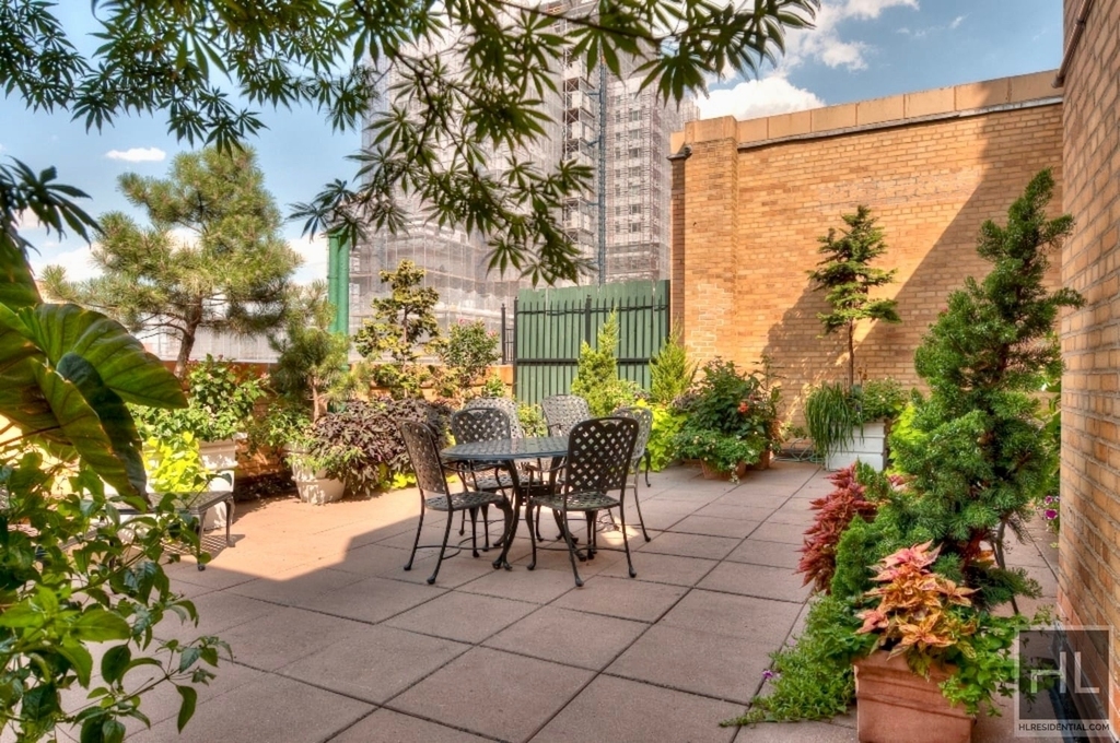 East 68 Street - Photo 6