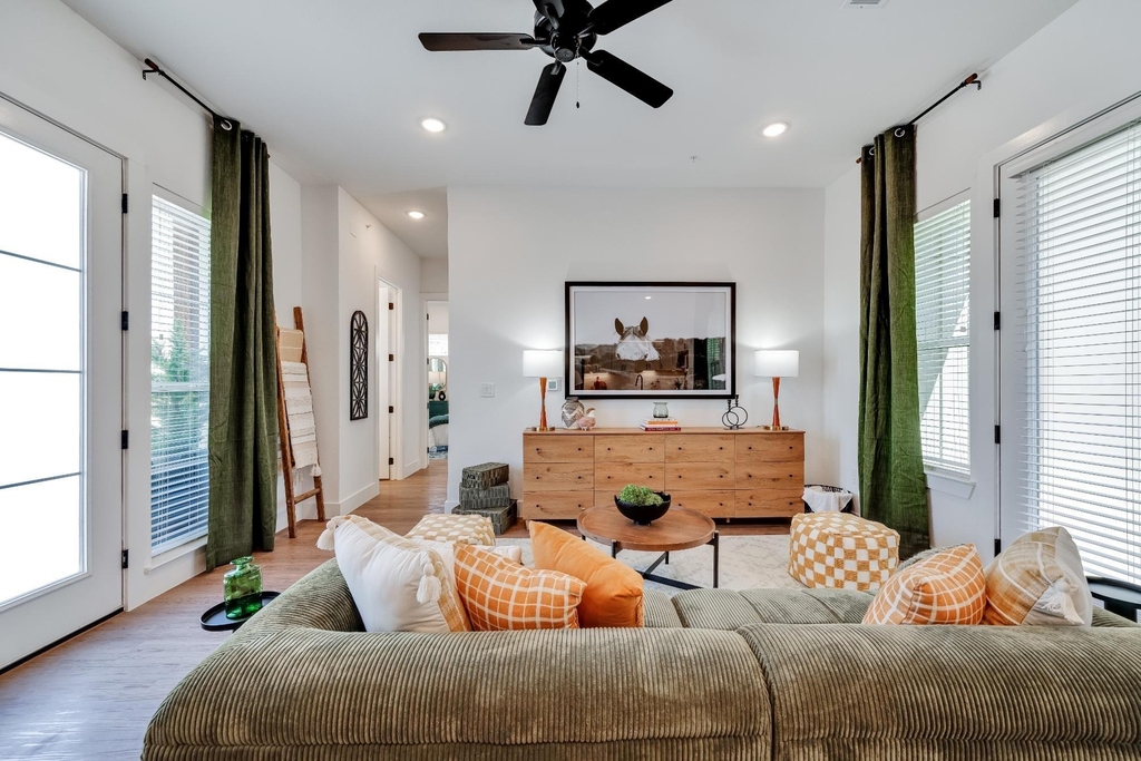 1601-120 Mustang Drive - Photo 4