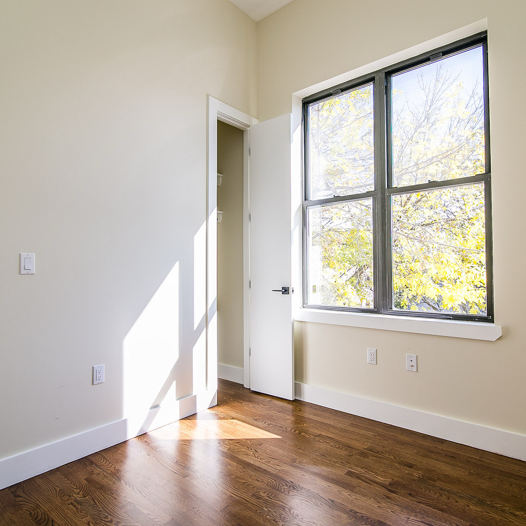 565 Evergreen Avenue - Photo 7
