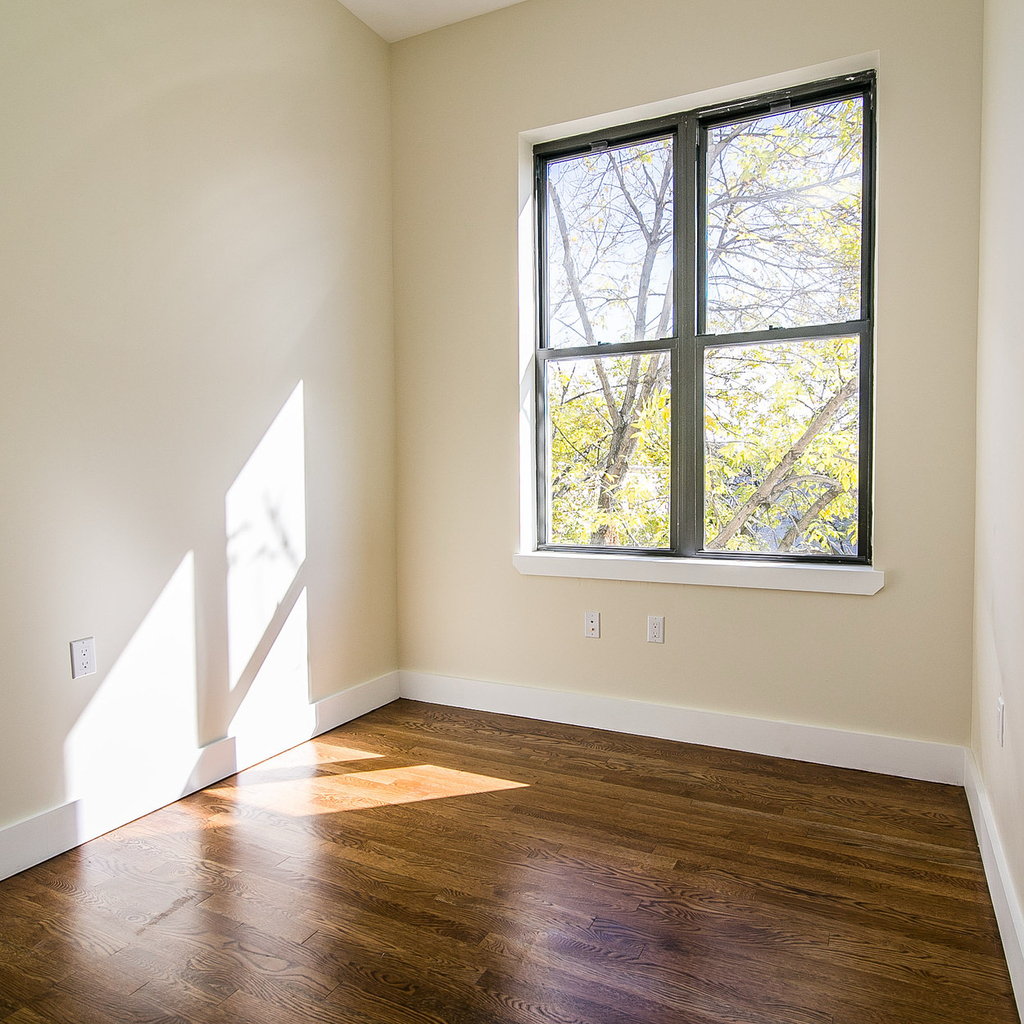 565 Evergreen Avenue - Photo 5