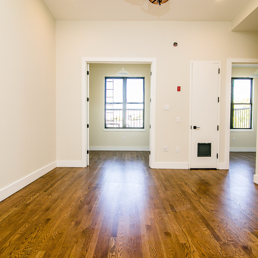 565 Evergreen Avenue - Photo 1