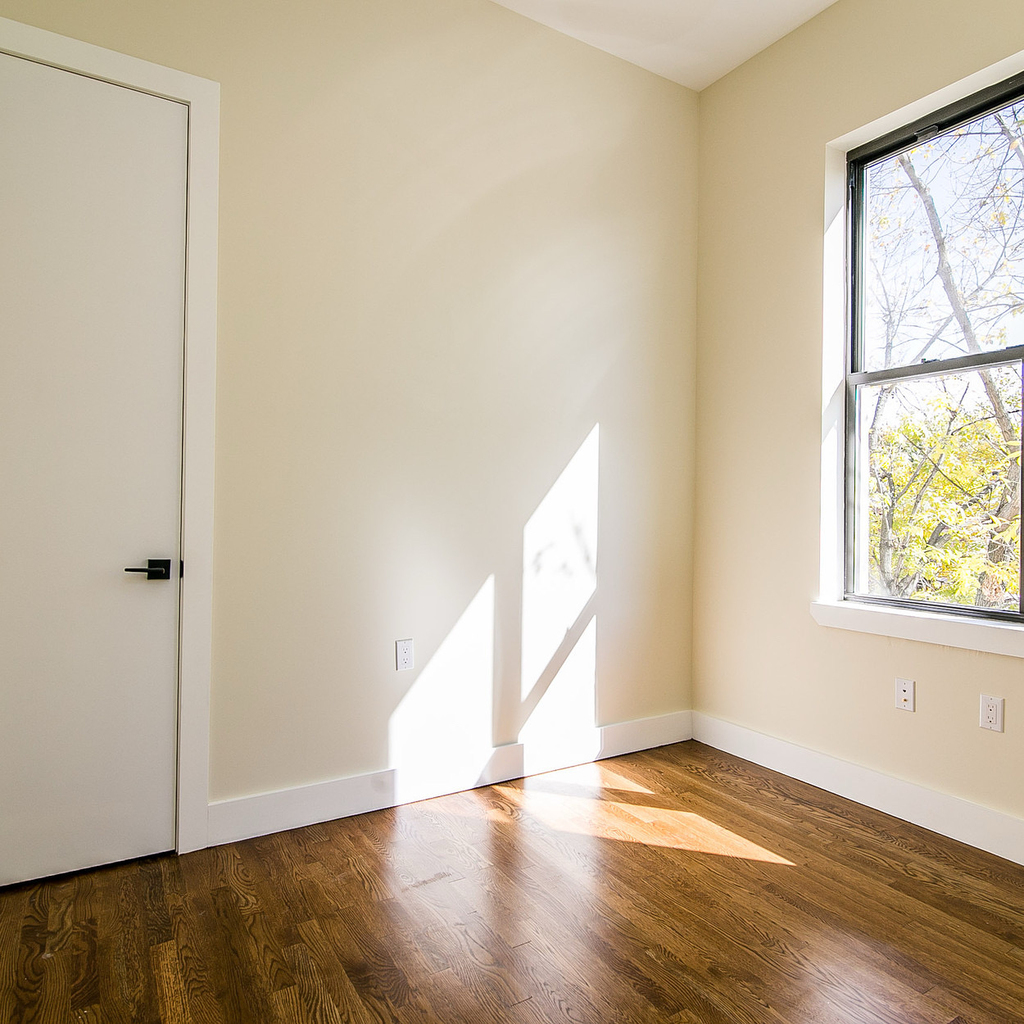 565 Evergreen Avenue - Photo 8