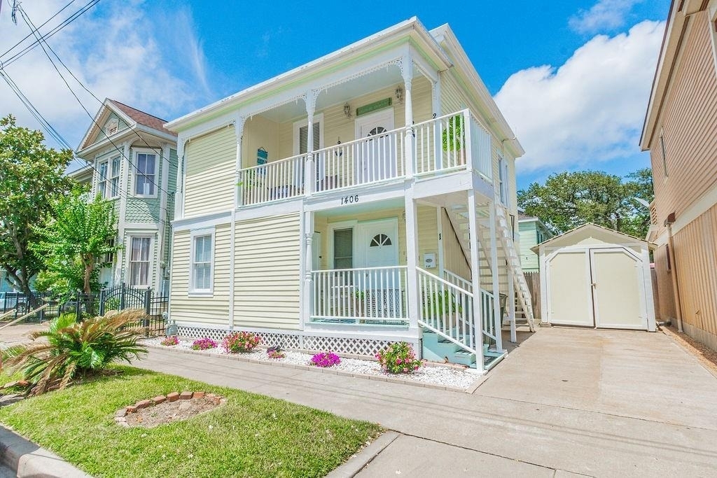 1406 Moody Avenue - Photo 1