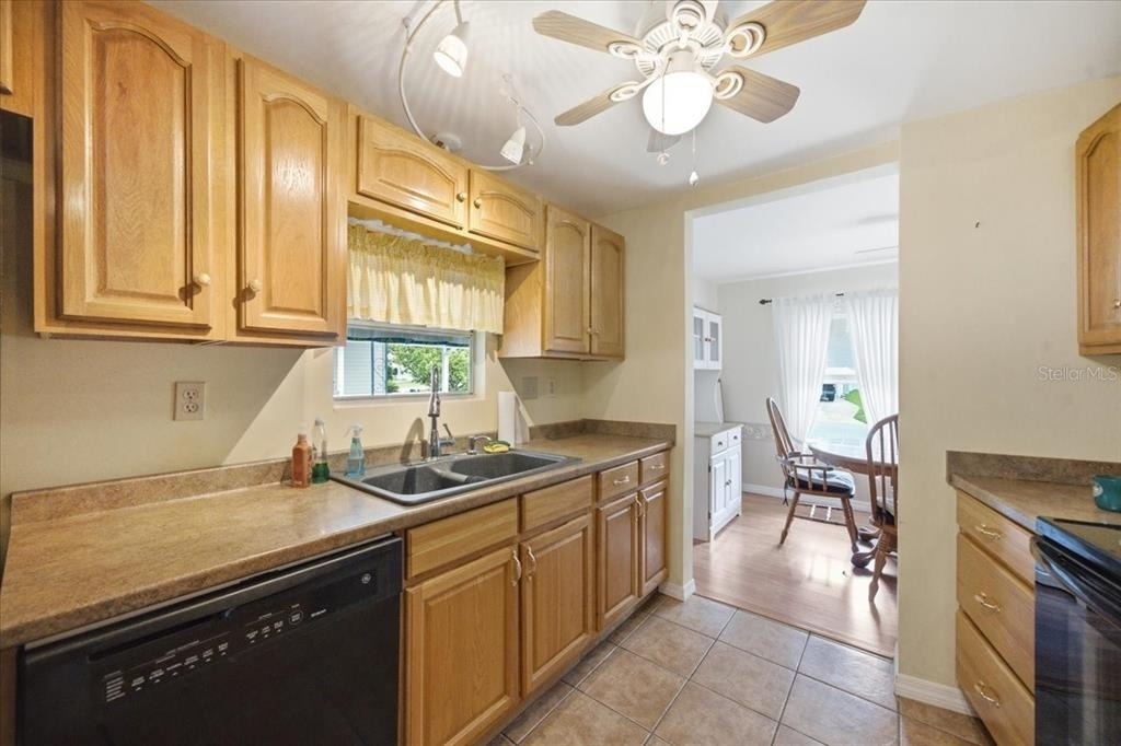 7505 Fairlane Avenue - Photo 10