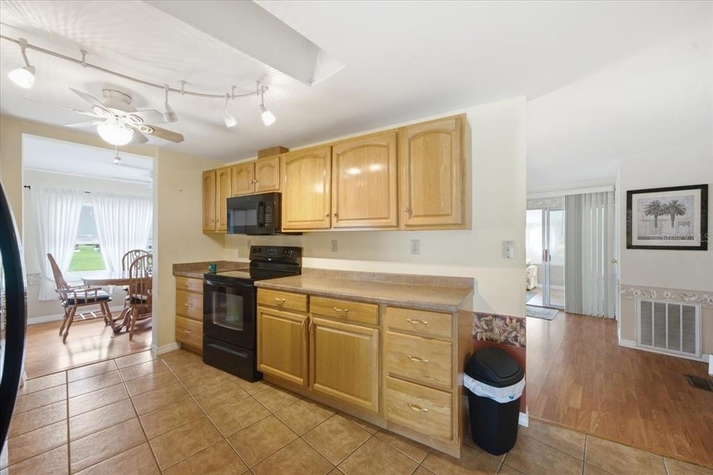 7505 Fairlane Avenue - Photo 12