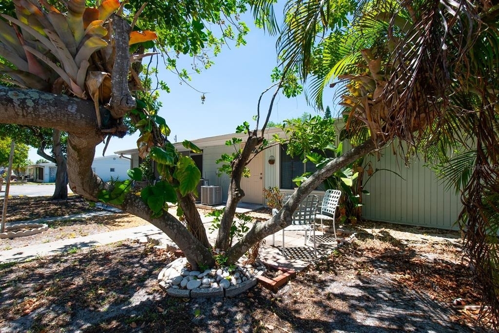 3775 59th Street N - Photo 9