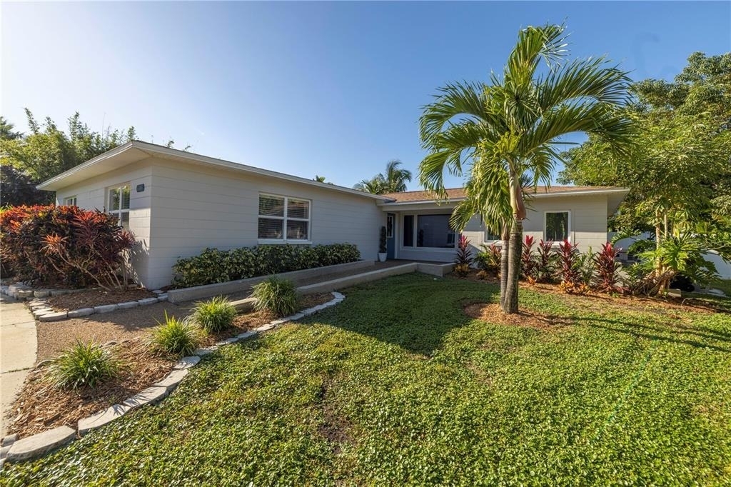 610 Cordova Boulevard Ne - Photo 0