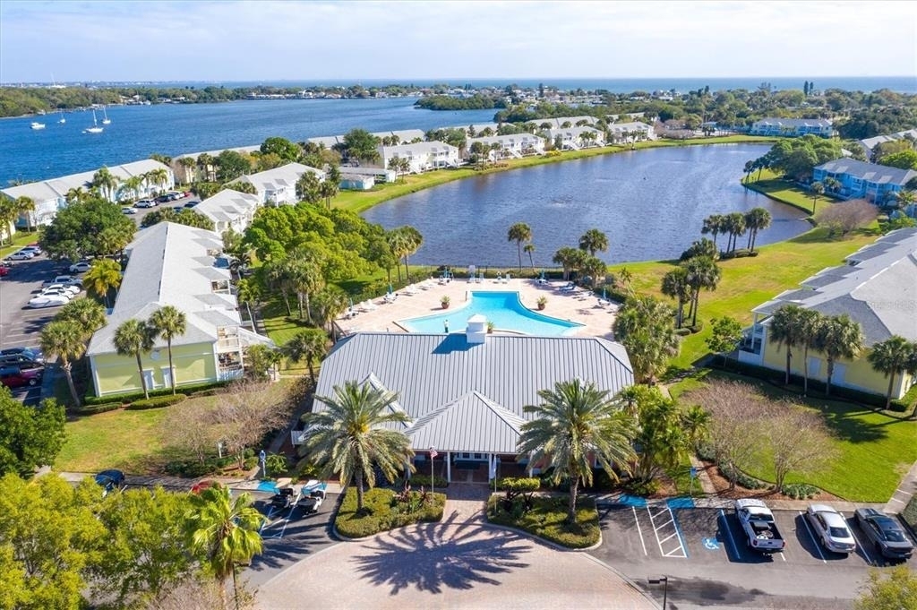 102 Pompano Drive Se - Photo 0