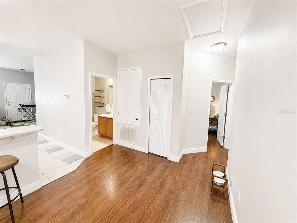 7605 N Dixon Avenue - Photo 10