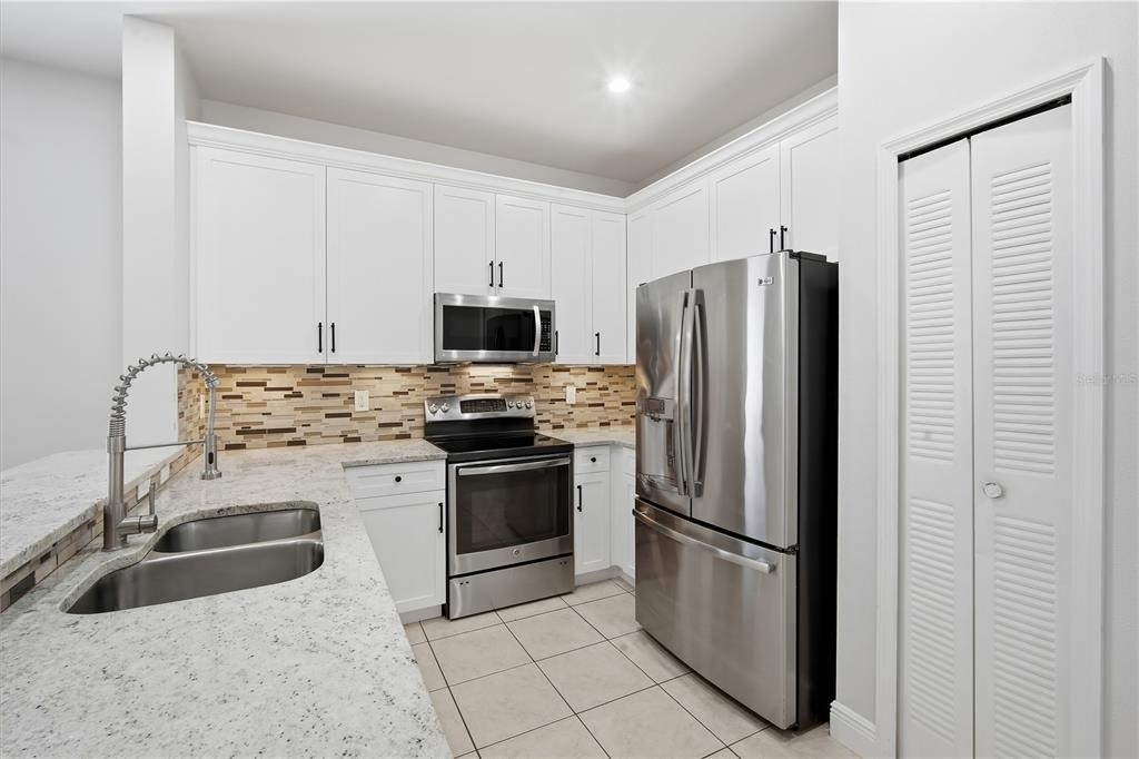 7605 N Dixon Avenue - Photo 10