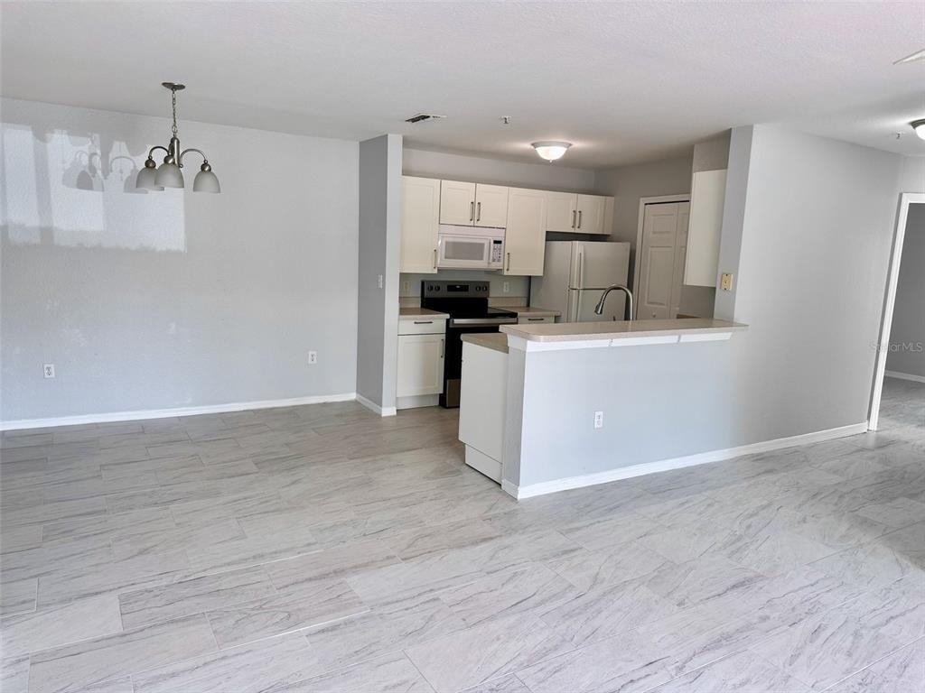 5475 Vineland Road - Photo 3